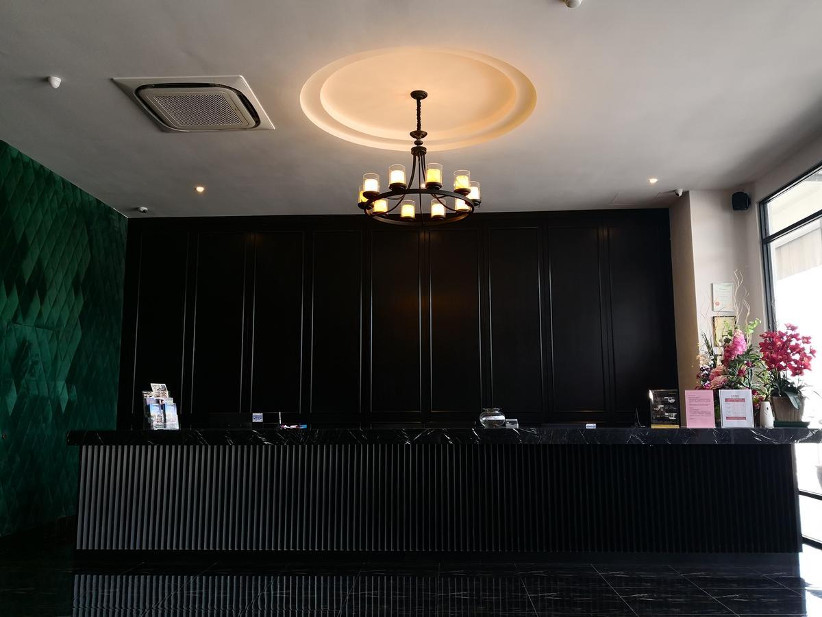 Palm Hotel Ipoh Buitenkant foto